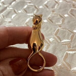 Elegant Goldtone Cat Brooch